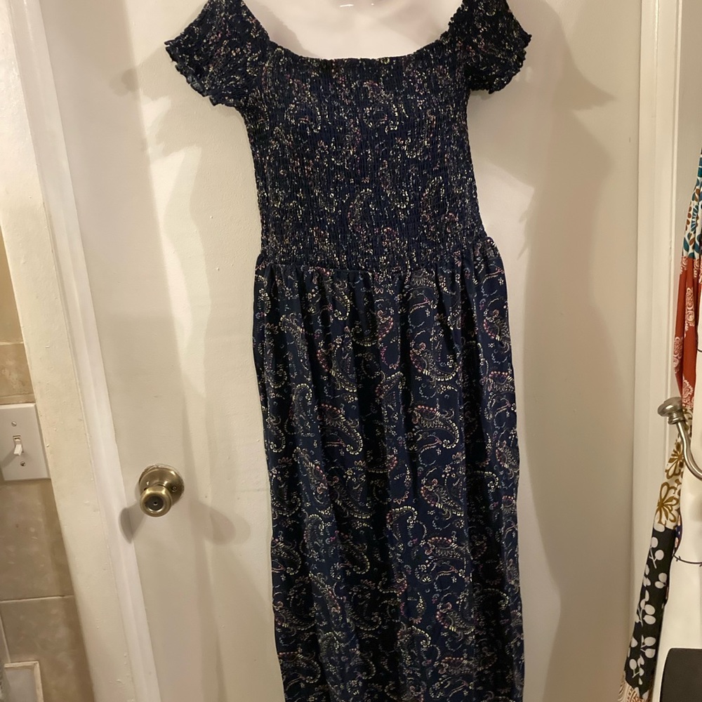 NWT XL Off slightly to fully off the shoulder cup sleeves maxi summertime dress.